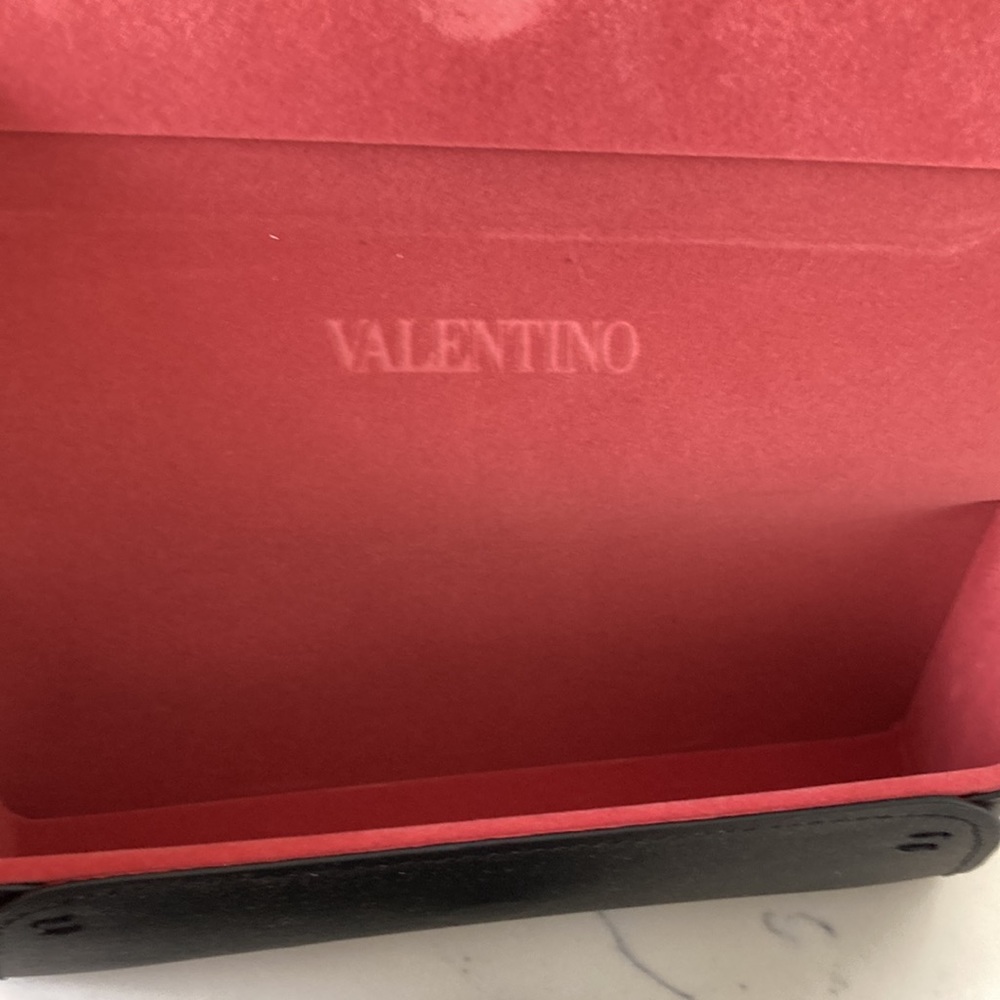 BN VALENTINO SUNGLASSES. - Picture 9 of 9